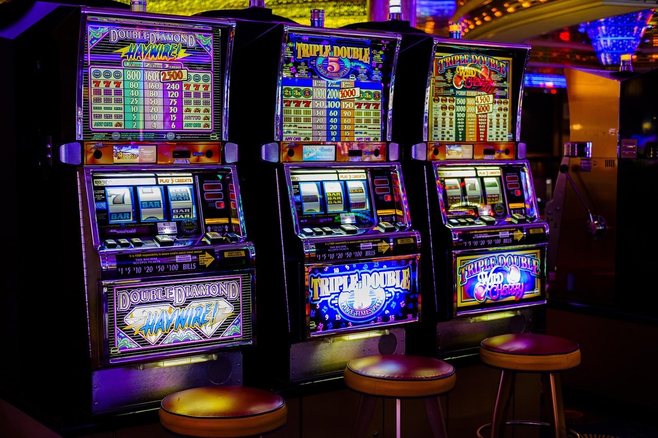 Ilustrasi permainan slot online dengan tema seru dan bonus di juara138